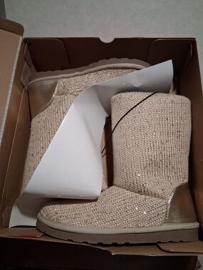 Arizona Jean Company Women's Beige Sparkle Knit Short Boots